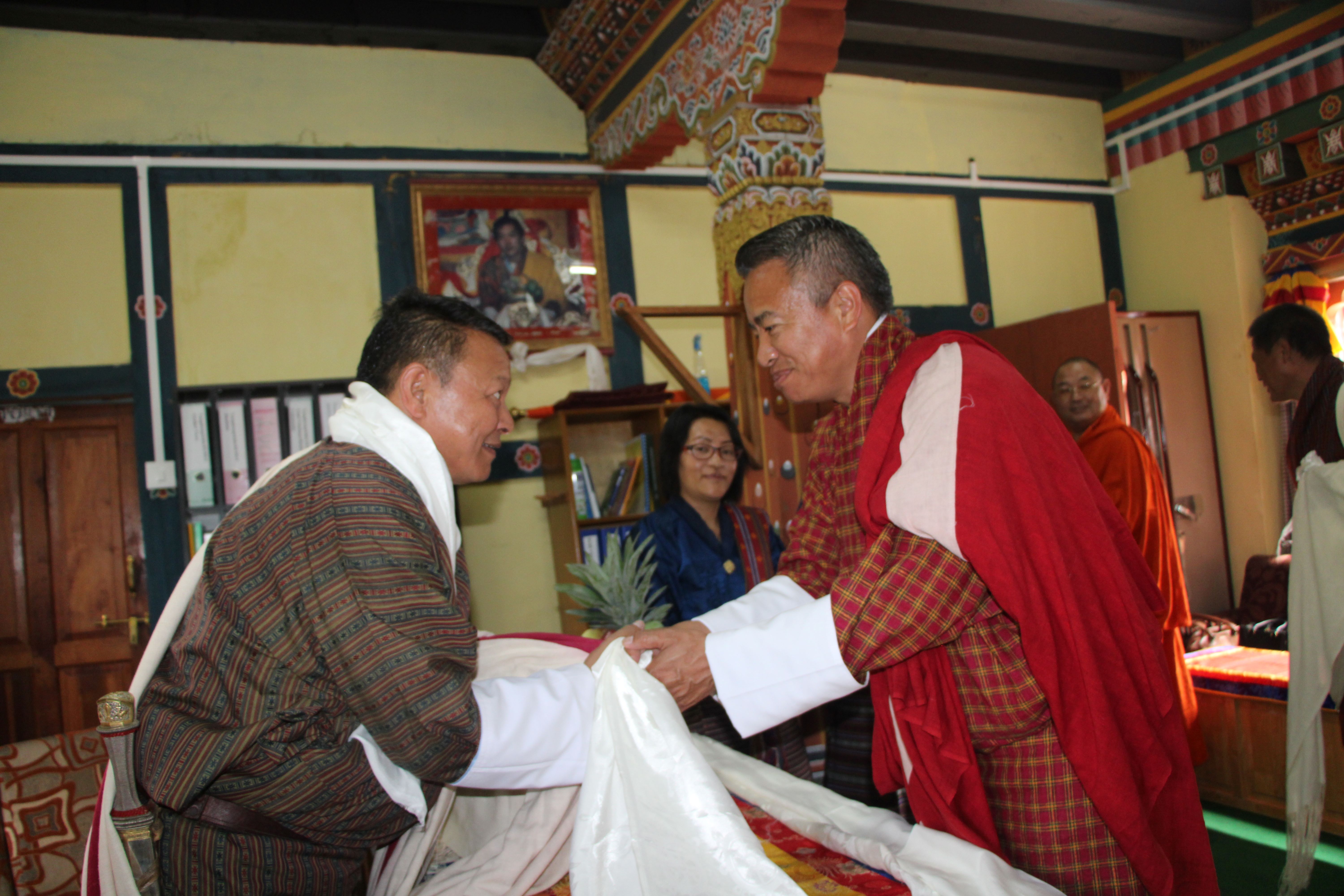 Trashiyangtse Dzongkhag Administration welcome Dzongrab Gom