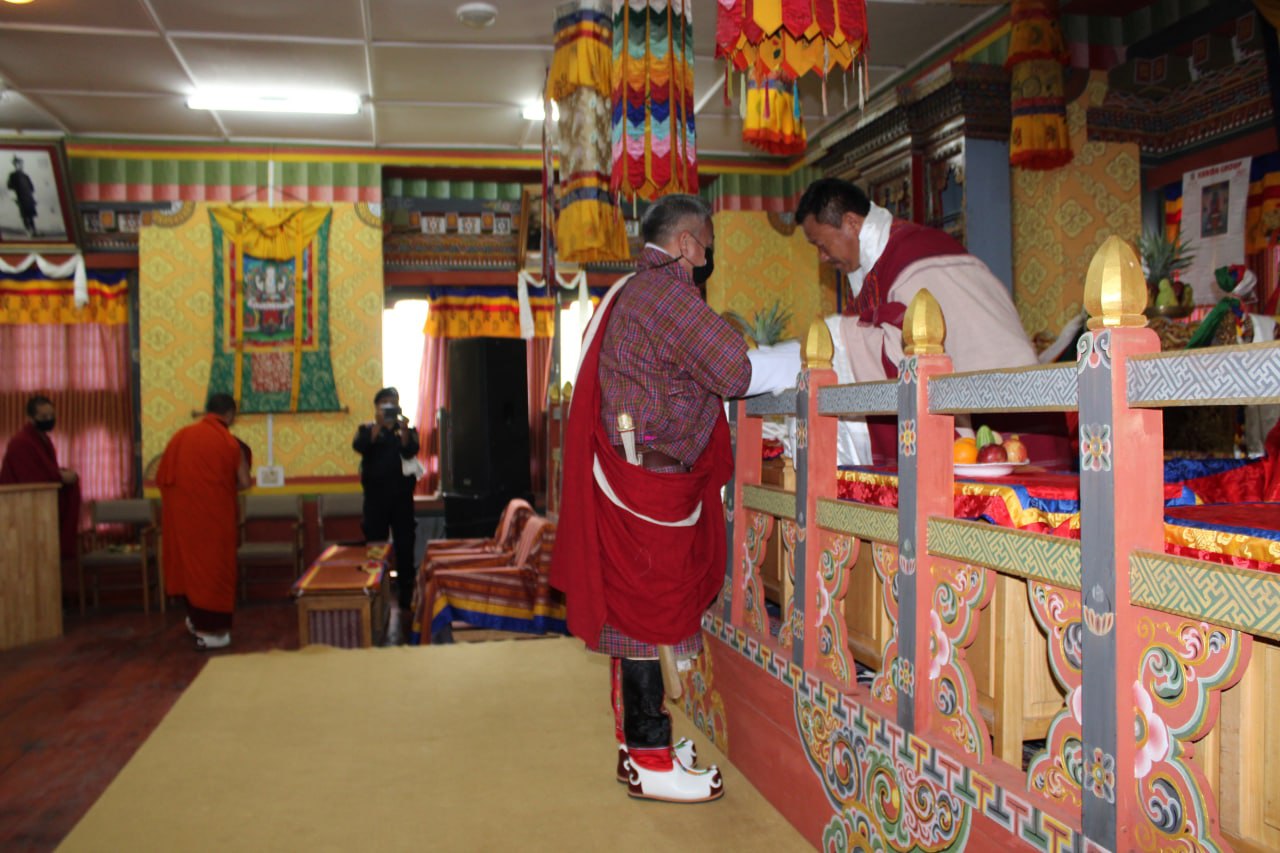 Dasho Dzongdag offering Tashi Lekdhar to Thrizin