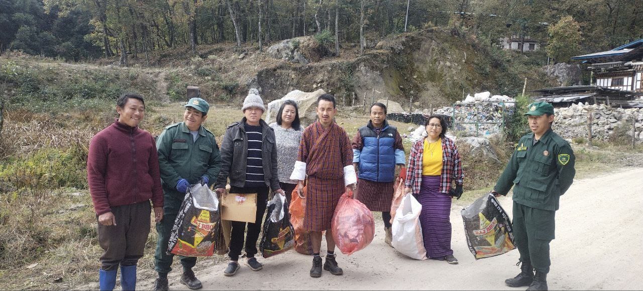 Zero Waste Hour observed at Trashi Yangtse Dzongkhag. The initiative have provided everyone an opportunity to contribute towards the country’s efforts in achieving a clean and sustainable environment and with a very grateful heart and high spirit the people of Trashi Yangtse Dzongkhag are doing their part in working towards achieving our country’s vision to become a Zero-Waste Nation. Cheers to keeping our home, community, country and the world clean and green!