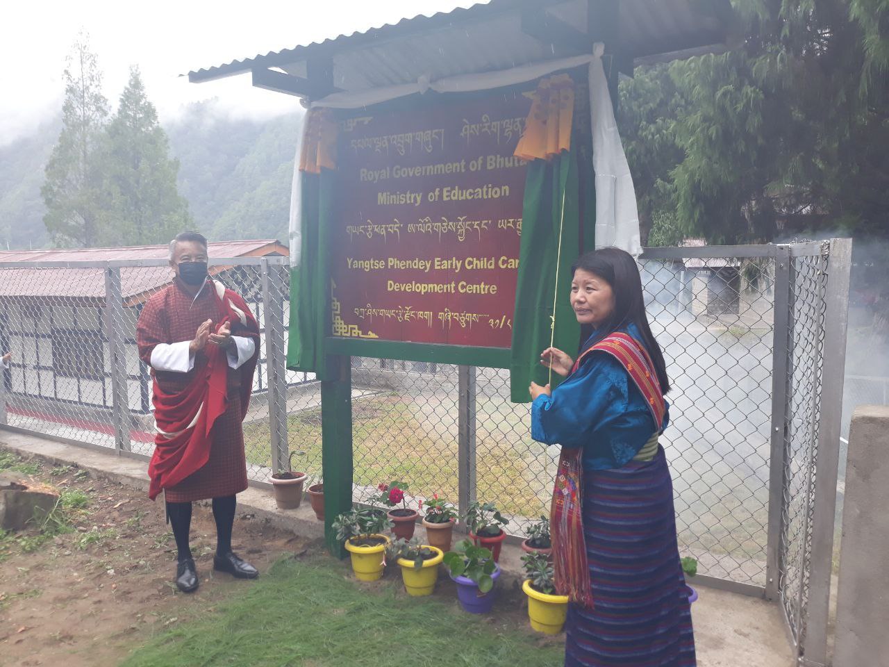 Hon’ble Dasho Dzongdag and Chief DEO Formally Inaugurating the Centre