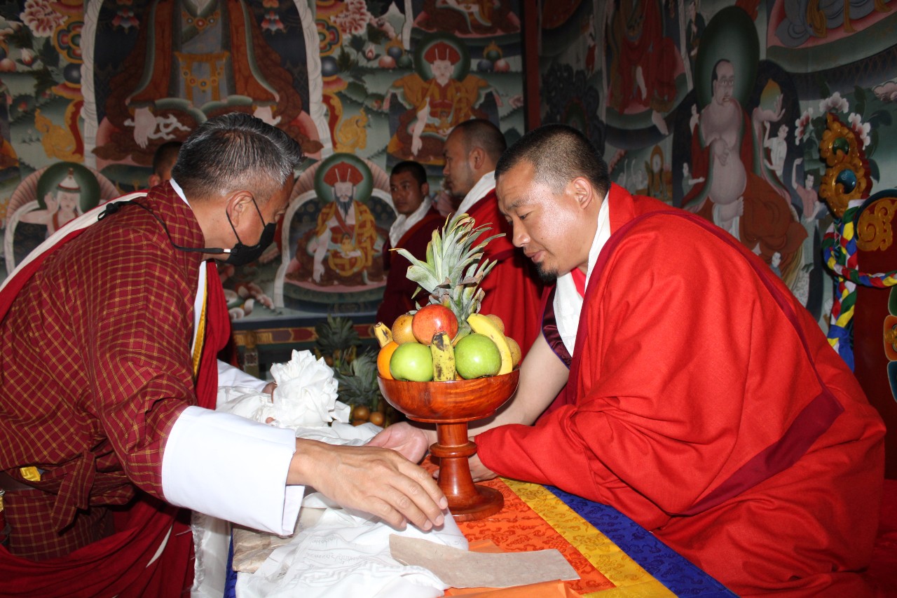 Hon'ble Dasho Dzongdag awarding the Trashi Khadar to the recipients of newly appointed Kheni Gonpa Lam, New Dungchen and Mangdung of Trashi Yangtse Rabdey Dratshang 