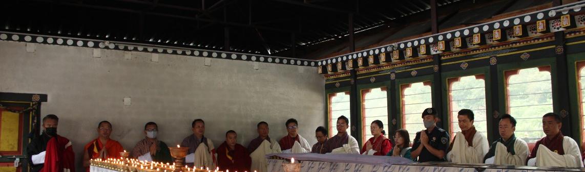 𝐎𝐟𝐟𝐞𝐫𝐢𝐧𝐠 𝐨𝐟  𝐛𝐮𝐭𝐭𝐞𝐫 𝐥𝐚𝐦𝐩𝐬 𝐚𝐧𝐝 𝐜𝐡𝐚𝐧𝐭𝐞𝐝 𝐦𝐚𝐫𝐦𝐞𝐲 𝐦𝐨𝐞𝐧𝐥𝐚𝐦 𝐚𝐭 𝐂𝐡𝐨𝐫𝐭𝐞𝐧 𝐊𝐨𝐫𝐚 𝐢𝐧 𝐦𝐞𝐦𝐨𝐫𝐲 𝐨𝐟 𝐭𝐡𝐞 𝐥𝐚𝐭𝐞 𝐐𝐮𝐞𝐞𝐧 𝐄𝐥𝐢𝐳𝐚𝐛𝐞𝐭𝐡 𝐈𝐈 𝐨𝐟 𝐔𝐧𝐢𝐭𝐞𝐝 𝐊𝐢𝐧𝐠𝐝𝐨𝐦