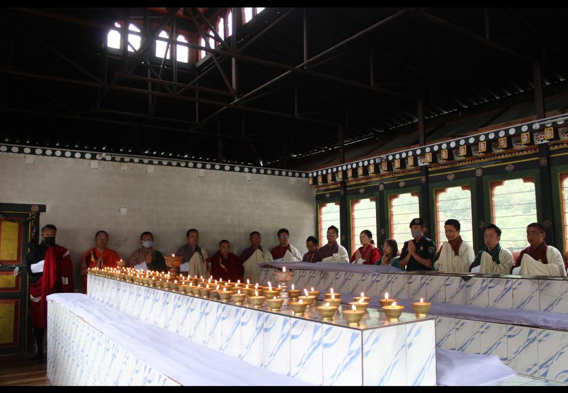 𝐎𝐟𝐟𝐞𝐫𝐢𝐧𝐠 𝐨𝐟  𝐛𝐮𝐭𝐭𝐞𝐫 𝐥𝐚𝐦𝐩𝐬 𝐚𝐧𝐝 𝐜𝐡𝐚𝐧𝐭𝐞𝐝 𝐦𝐚𝐫𝐦𝐞𝐲 𝐦𝐨𝐞𝐧𝐥𝐚𝐦 𝐚𝐭 𝐂𝐡𝐨𝐫𝐭𝐞𝐧 𝐊𝐨𝐫𝐚 𝐢𝐧 𝐦𝐞𝐦𝐨𝐫𝐲 𝐨𝐟 𝐭𝐡𝐞 𝐥𝐚𝐭𝐞 𝐐𝐮𝐞𝐞𝐧 𝐄𝐥𝐢𝐳𝐚𝐛𝐞𝐭𝐡 𝐈𝐈 𝐨𝐟 𝐔𝐧𝐢𝐭𝐞𝐝 𝐊𝐢𝐧𝐠𝐝𝐨𝐦